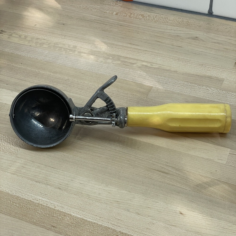 Vtg Ice Cream Scoop Vintage Progressus Italy Yellow Handle Parlor Serving Heavy